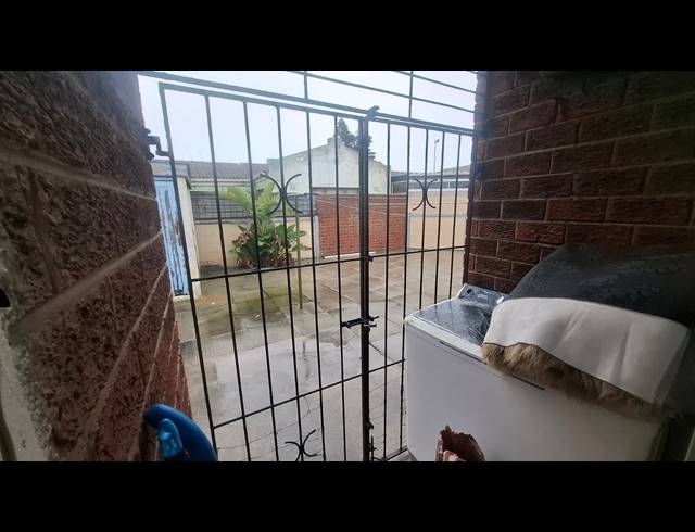 3 BEDROOM FREEHOLD FOR SALE IN WESTRIDGE
